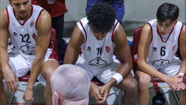 Hängende Köpfe: Gegen Herford war für die U22 nichts zu holen / Foto: Frank Fankhauser