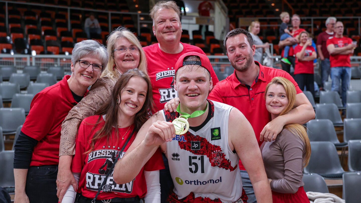 Gern gesehene Gäste in der Ostermann-Arena: Sören-Eyke Urbansky und seine Familie / Foto: Frank Fankhauser (@effefffoto)