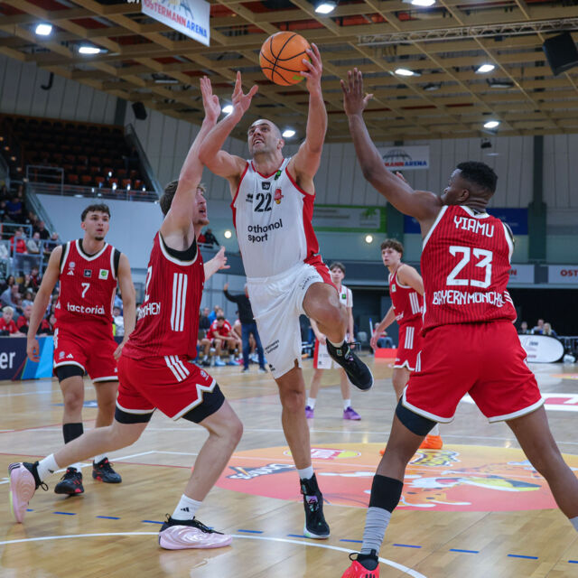 Dennis Heinzmann erzielte mit 22 Punkten und 11 Rebounds das nächste Double Double. Foto: Fankhauser