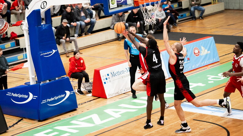 Einen tollen Teamerfolg feierten Lök Wur, Dennis Heinzmann und seine Kollegen / Foto:  Jumpshot Marketing