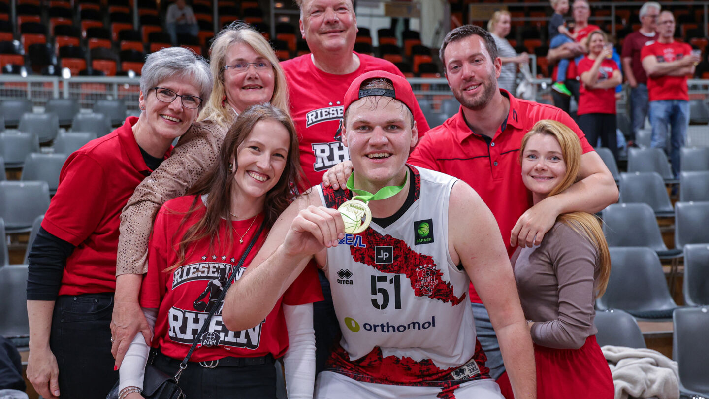 Gern gesehene Gäste in der Ostermann-Arena: Sören-Eyke Urbansky und seine Familie / Foto: Frank Fankhauser (@effefffoto)