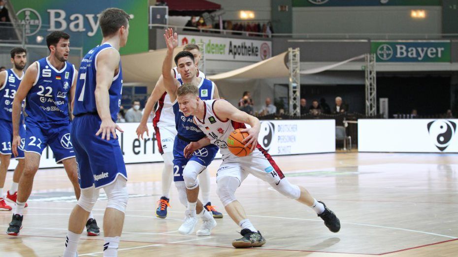 Voller Einsatz, so kennt man Luis Figge: Der Guard erzielt im Durchschnitt 11,8 Punkte pro Spiel / Foto: Michael Fleschenberg