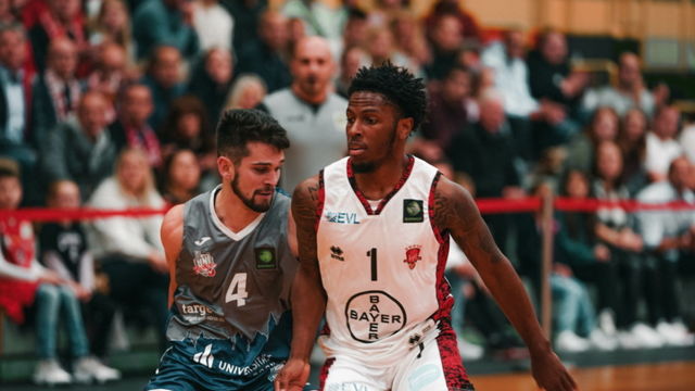 Xavier Bishop und die BAYER GIANTS hatten gegen die Uni Baskets Paderborn das Nachsehen / Foto: Uni Baskets Paderborn