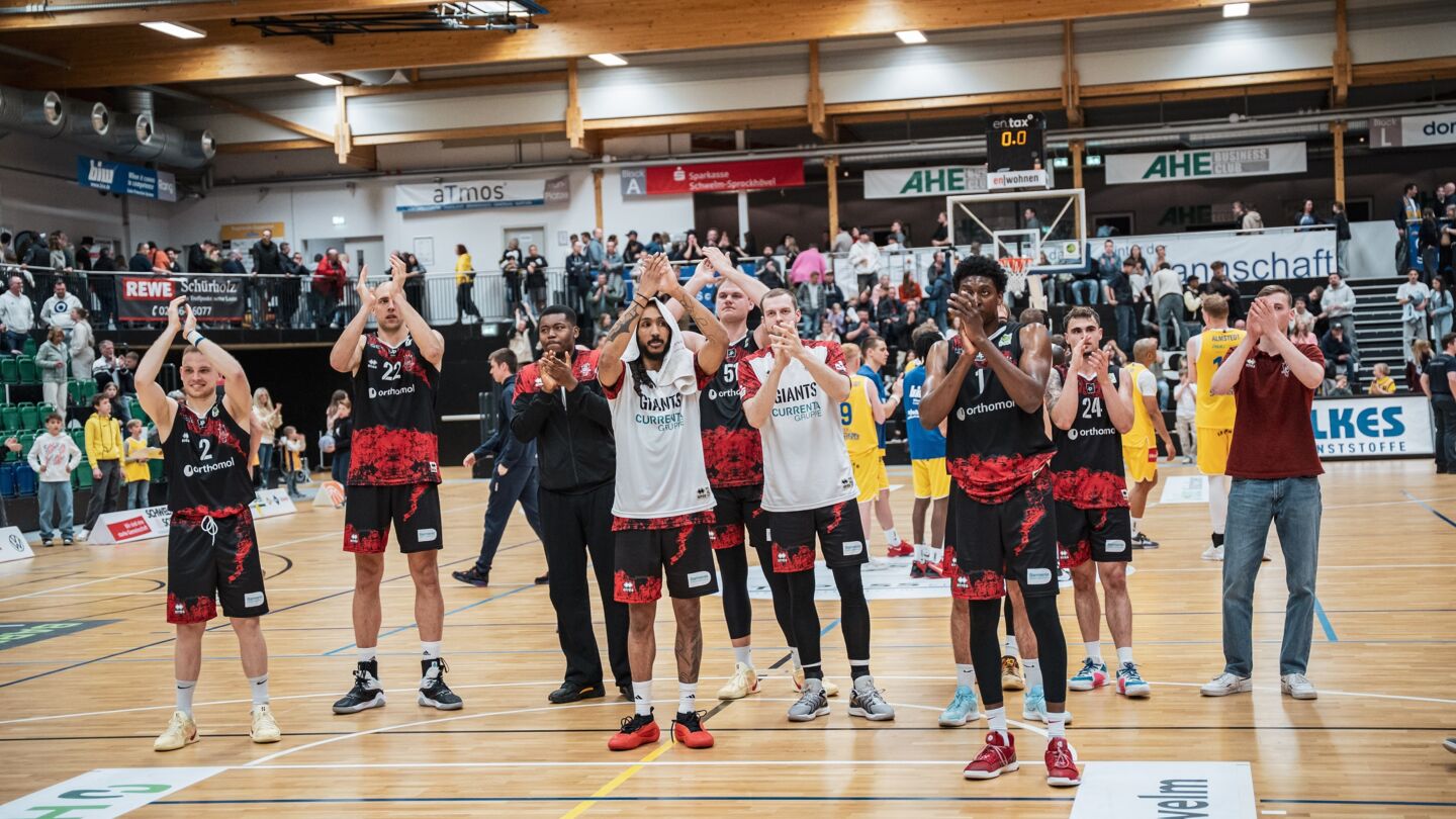 Hatten allen Grund zur Freude: Die GIANTS gewannen deutlich / Foto: Nils Althoff (NA)
