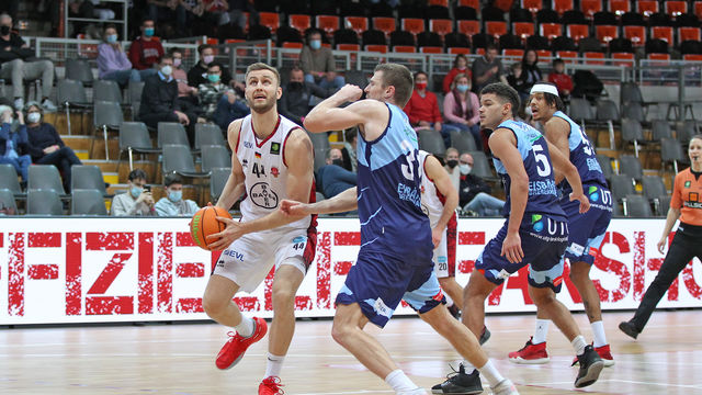 Gegen die Eisbären Bremerhaven griff Marko Bacak 15 Rebounds ab / Foto: Michael Fleschenberg