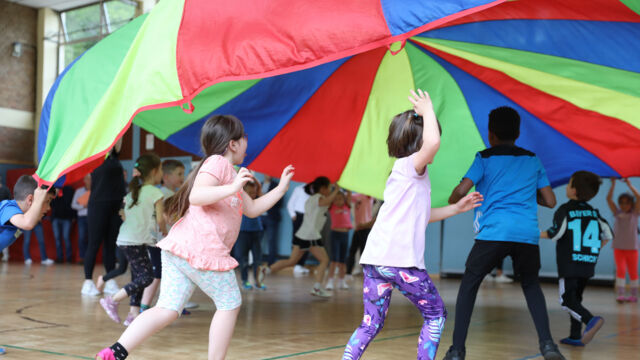 "SPORT vernetzt" ist bei den Kindern in Steinbüchel angekommen. Fotos: Deutsch
