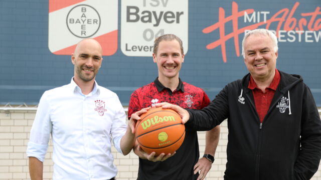 GIANTS-Geschäftsführer Henrik Fronda, Felix Engel und sein "Vorgänger" Thomas Röhrich / Foto: BAYER GIANTS Leverkusen