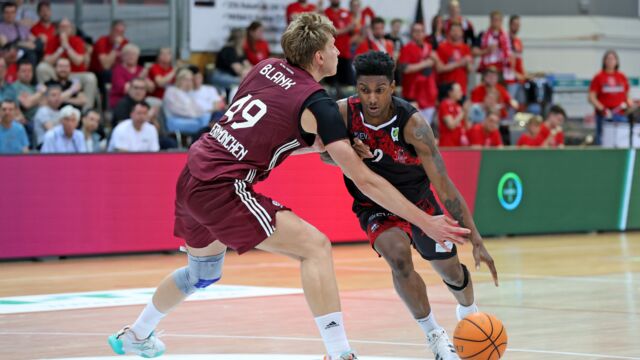 Die BAYER GIANTS sind gegen den FC Bayern Basketball 2 mit 1:0 in Führung gegangen. Foto: Fleschenberg