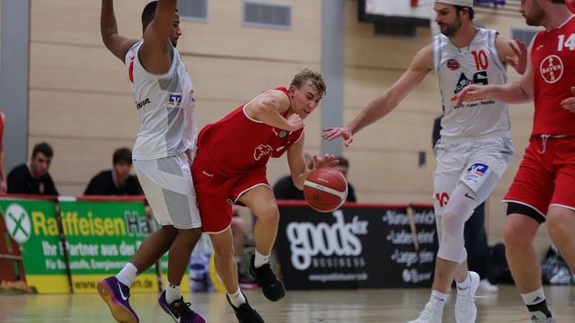 Nico Funk (mit Ball) beeindruckte mit einer guten Leistung gegen Wulfen / Foto: Frank Fankhauser