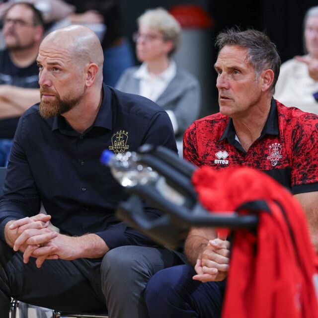 Geschäftsführer Axel Pleuger und Sportdirektor Hansi Gnad hoffen gegen Erfurt auf eine Reaktion ihrer Farben / Foto: Frank Fankhauser