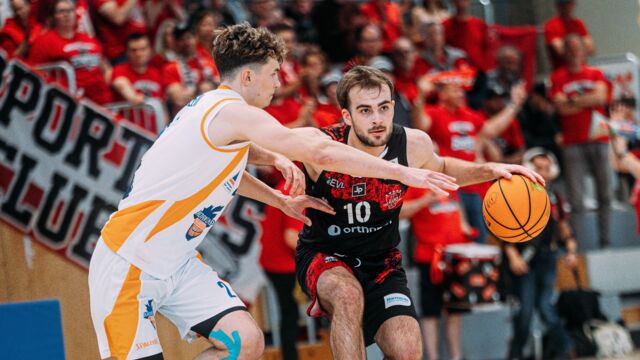 Sebastian Brach und die BAYER GIANTS stehen im Halbfinale der ProB-Playoffs / Foto: Nils Althoff (NA)