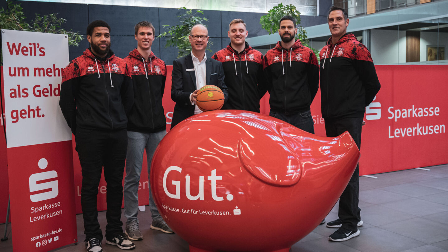 Sparkassen-Vorstandsvorsitzender Markus Grawe und die GIANTS freuen sich auf die  Zusammenarbeit. Foto: Althoff