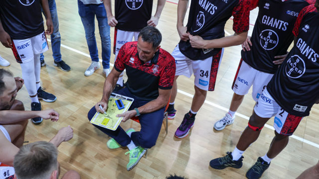 In Paderborn nachlegen möchten die BAYER GIANTS um Headcoach Hansi Gnad / Foto: Frank Fankhauser