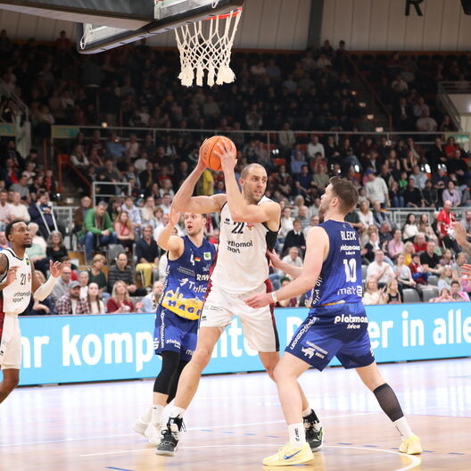 Schrammte mit seiner Mannschaft knapp am Sieg vorbei: Dennis Heinzmann / Foto: Uwe Pulsfort