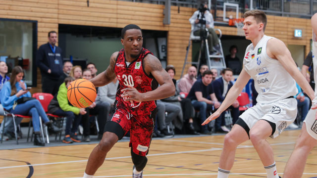 TreVion Crews spielt mit den GIANTS an Karneval gegen die Uni Baskets Paderborn / Foto: Frank Fankhauser (@effefffoto)