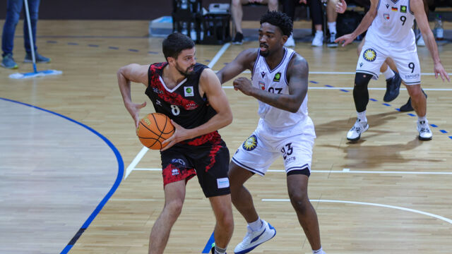 Marko Boksic trifft mit den Farbenstädtern auf Rhöndorf / Foto: Frank Fankhauser
