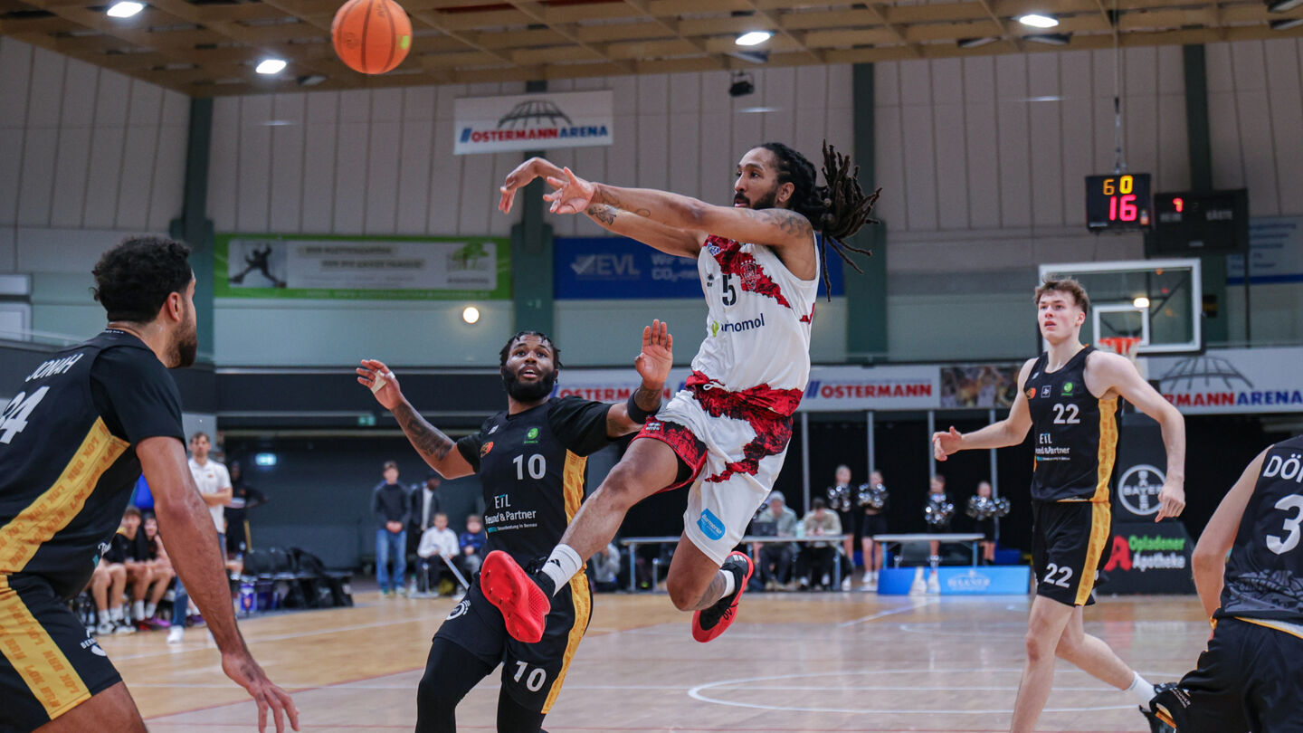 Donte Nicholas und seine Kollegen bezwangen Benrau im Hinspiel knapp mit 65:62 / Foto: Frank Fankhauser