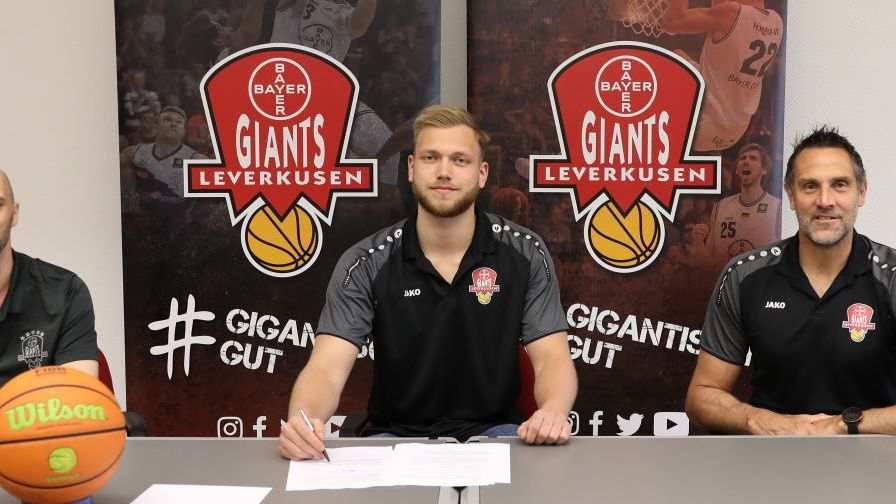 Der erste BAYER-Neuzugang heißt Melvin Jostmann / Foto: Oliver Heuser