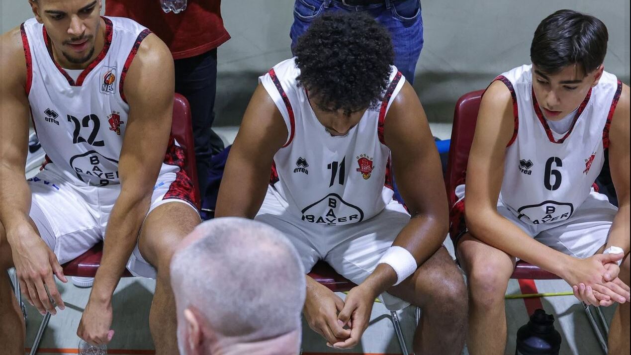 Hängende Köpfe: Gegen Herford war für die U22 nichts zu holen / Foto: Frank Fankhauser