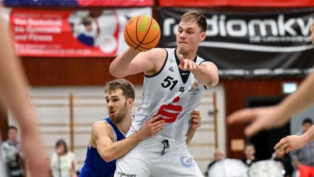 Sören-Eyke Urbansky wird 2023/24 das Trikot des deutschen Rekordmeisters tragen / Foto: White Wings Hanau