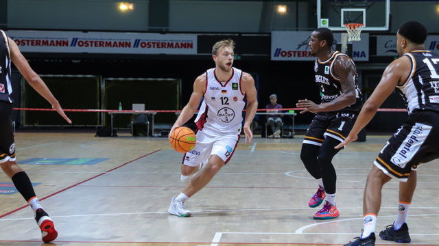 Die GIANTS um Melvin Jostmann treffen am 8. Spieltag der Saison 2021/22 auf RASTA Vechta / Foto: Frank Fankhauser