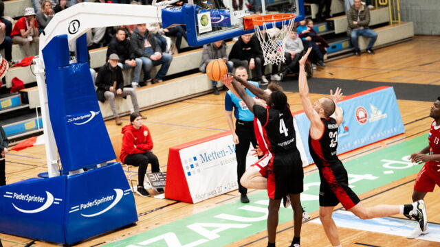 Einen tollen Teamerfolg feierten Lök Wur, Dennis Heinzmann und seine Kollegen / Foto:  Jumpshot Marketing