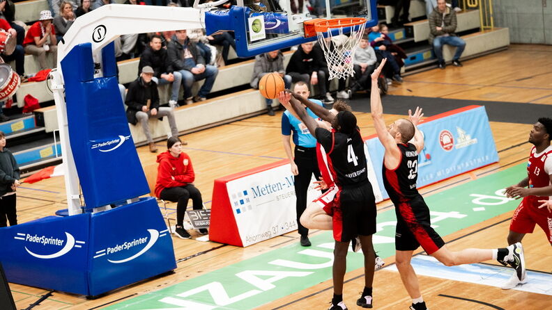 Einen tollen Teamerfolg feierten Lök Wur, Dennis Heinzmann und seine Kollegen / Foto:  Jumpshot Marketing