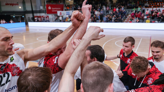 "1,2,3 - Family!" - die GIANTS gewinnen in Rostock / Foto: Frank Fankhauser