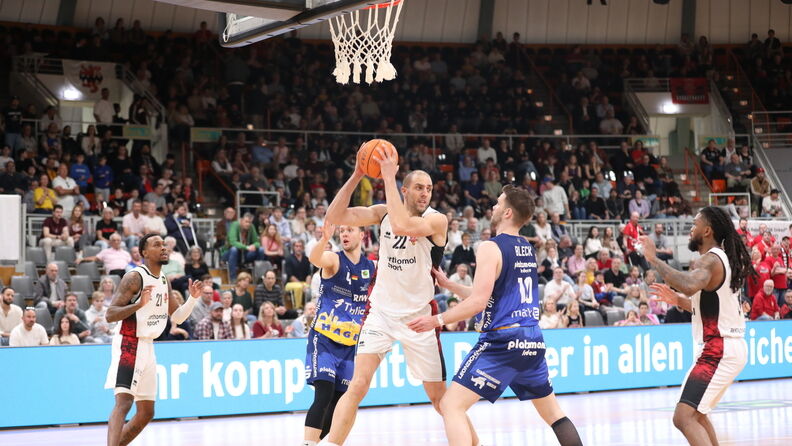 Schrammte mit seiner Mannschaft knapp am Sieg vorbei: Dennis Heinzmann / Foto: Uwe Pulsfort