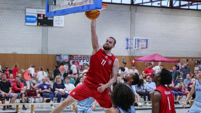 Dunkte wieder einmal spektakulär: Moritz "Mo" Hübner / Foto: Frank Fankhauser