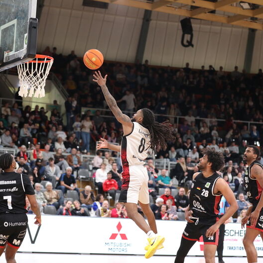 Auch Kobe Langley konnte die Niederlage der BAYER-Korbjäger nicht abwenden / Foto: Uwe Pulsfort