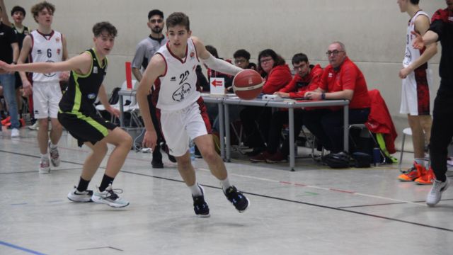 Tobias Kamp und die JBBL-Mannschaft bleiben an der Tabellenspitze. Foto: Kamp-Beutgen