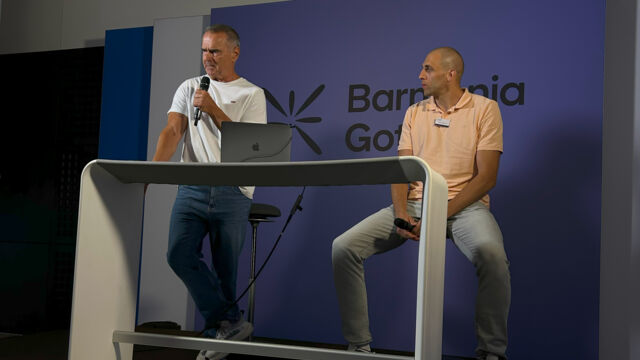 Spannende Einblicke gab es von Meistertrainer Dirk Bauermann und GIANTS-Kapitän Dennis Heinzmann. Foto: BarmeniaGothaer