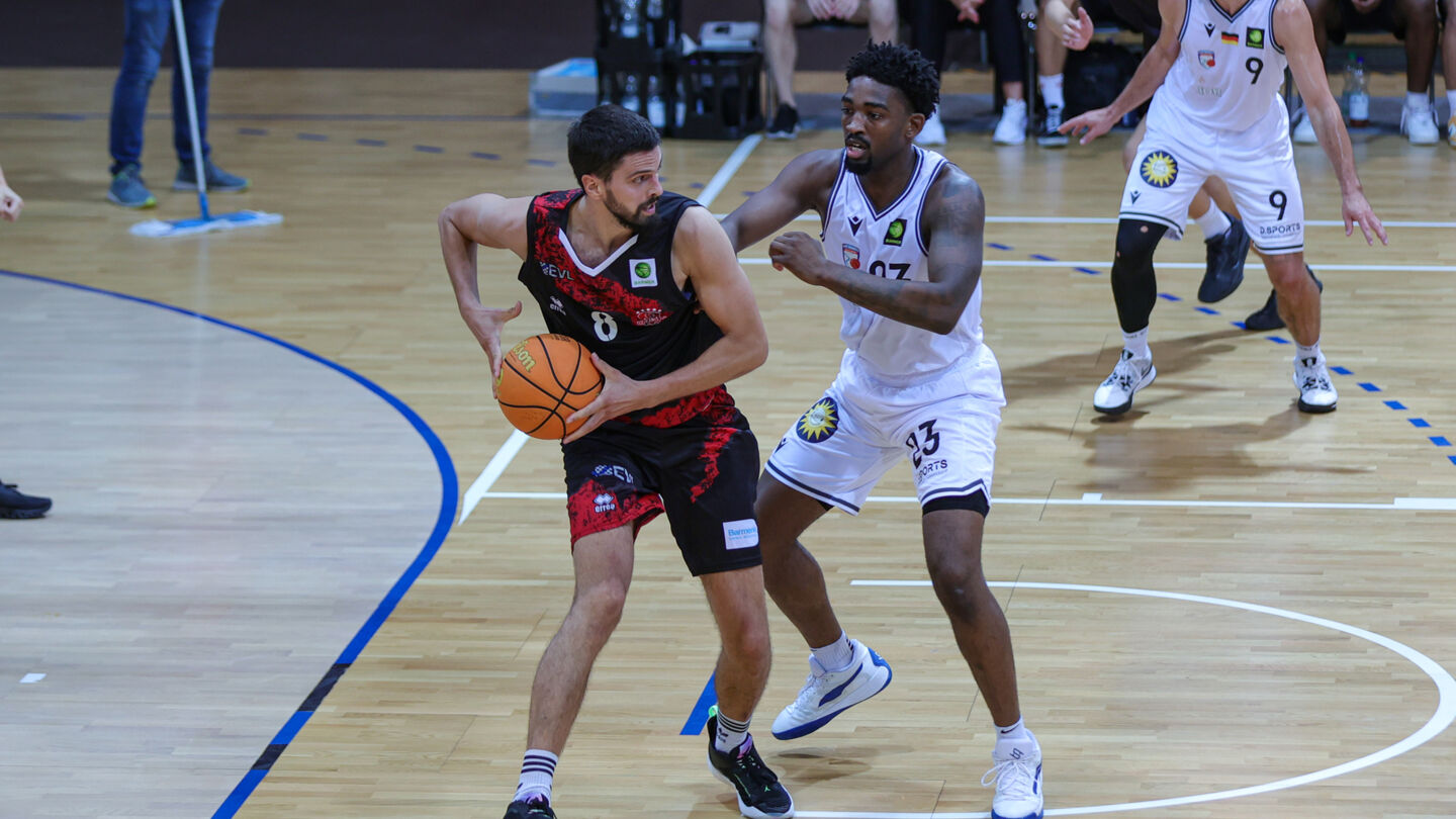 Marko Boksic trifft mit den Farbenstädtern auf Rhöndorf / Foto: Frank Fankhauser