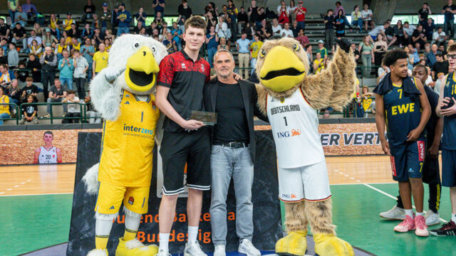Lukas Klein wurde von Dirk Bauermann als "Bester Verteidiger" der JBBL ausgezeichnet.  Foto: Florian Ullbrich