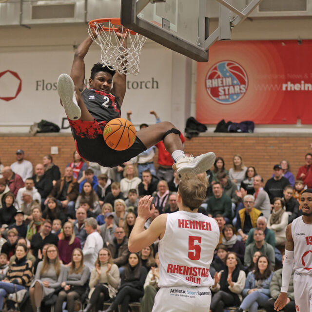 Dunkte gegen Köln sehenswert: Trey McBride / Foto: Michael Fleschenberg