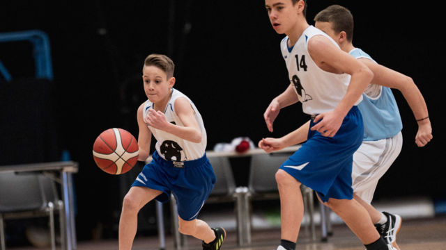 Die Kinder der GIANTS League sind mit viel Engagement bei der Sache.