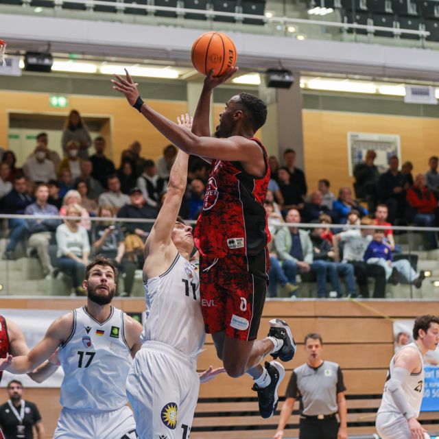 Mit 75:95 verloren die "BAYER-Boys" um Abdul Mohamed in Düsseldorf / Foto: Frank Fankhauser