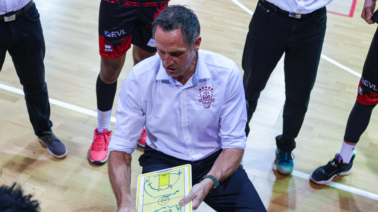 Möchte mit seiner Mannschaft mutig auftreten: Coach Hansi Gnad / Foto: Frank Fankhauser