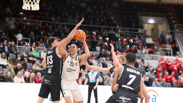 Sammelte 20 Rebounds gegen Gießen: Dennis Heinzmann / Foto: Uwe Pulsfort