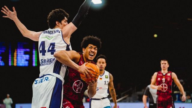 Zum vierten Mal in Serie gewannen Gabriel de Oliveira und seine Teamkollegen in der ProA / Foto: Dennis Green