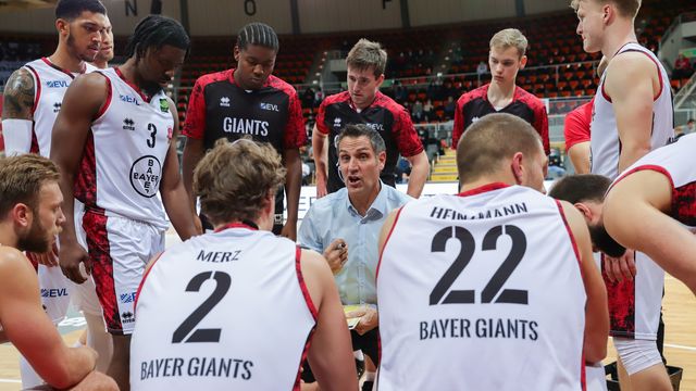 Mit voller Konzentration bezwangen die Schützlinge von Coach Gnad die Kirchheim Knights / Foto: Frank Fankhauser