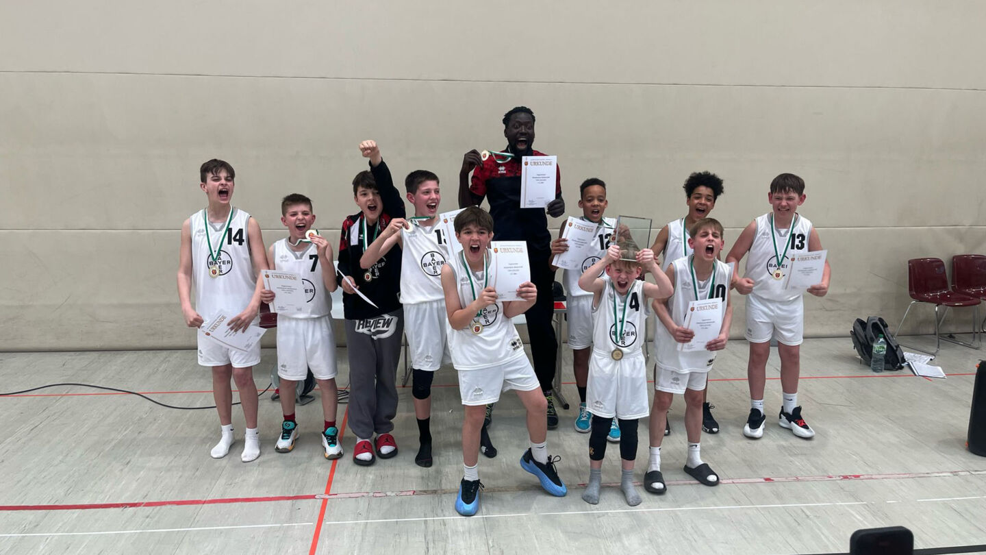 Die U12-Mannschaft wurde in der Heimhalle Westdeutscher Meister.