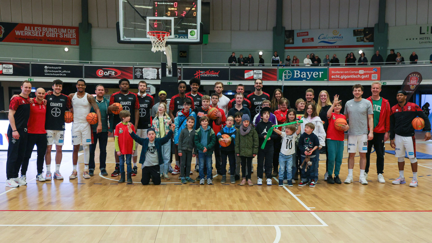Die Kinder von "Team Bananenflanke Köln e.V." hatten bei den GIANTS großen Spaß. Fotos: Fankhauser