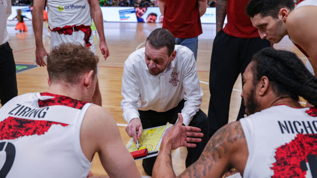Es gab einiges zu besprechen: Mike Koch und seine Jungs konnten die Braves bezwingen / Foto: Frank Fankhauser (@effefffoto)