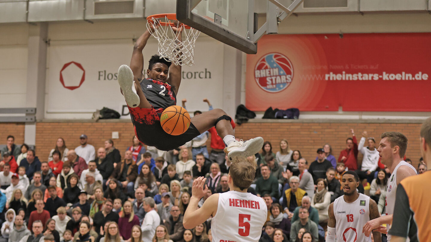 Dunkte gegen Köln sehenswert: Trey McBride / Foto: Michael Fleschenberg