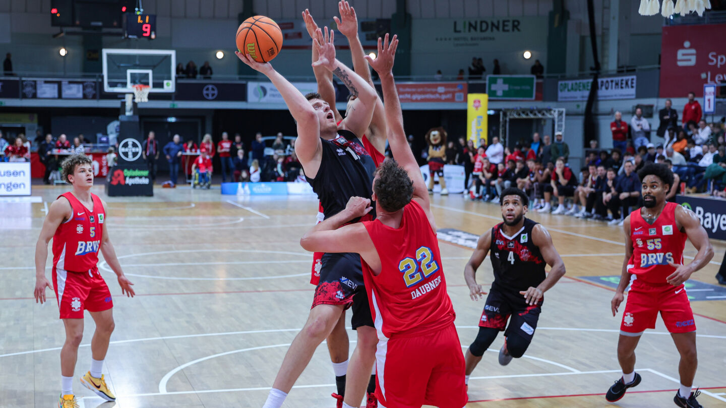 Kevin Strangmeyer und seine Kollegen haben eine schwierige Aufgabe vor der Brust... / Foto: Frank Fankhauser