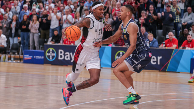 Gegen die Merlins aus Crailsheim wird sich J-Will Williams arg strecken müssen / Foto: Frank Fankhauser