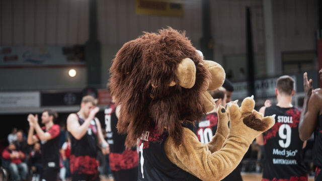 Hatte zuletzt allen Grund zu Jubeln: Lionel, das Maskottchen der BAYER GIANTS / Foto: Nils Althoff