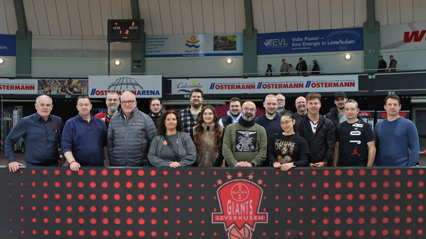 Gelöste Stimmung beim Club 250-Treffen - Giants TSV Bayer 04 Leverkusen